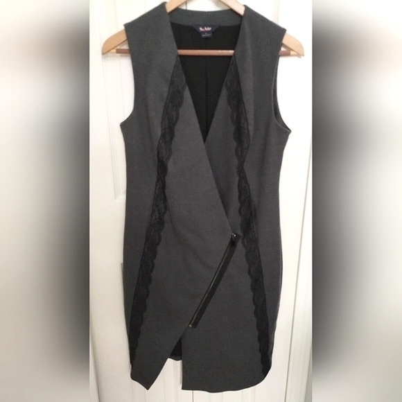Modern Retro Gray Asymmetrical 80s Vibe zip Dress with Lace Trim - Picture 10 of 15